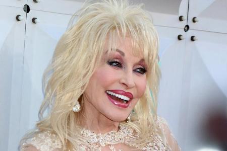 Dolly Partons Freizeitpark soll Schuld an der Rückenverletzung einer Besucherin sein Dolly Partons Freizeitpark soll Schuld an der Rückenverletzung einer Besucherin sein