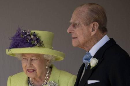 Prinz Philip und Queen Elizabeth auf der Hochzeit ihres Enkels Prinz Harry Prinz Philip und Queen Elizabeth auf der Hochzeit ihres Enkels Prinz Harry