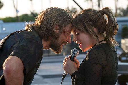 Bradley Cooper und Lady Gaga in 