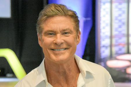 Schafft David Hasselhoff es, K.I.T.T. wieder auf die Straße zu bekommen? Schafft David Hasselhoff es, K.I.T.T. wieder auf die Straße zu bekommen?
