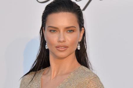 Lippenstift ist bei Adriana Lima Pflicht Lippenstift ist bei Adriana Lima Pflicht