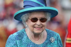 Queen Cool: So geht Lässigkeit mit 92 Jahren