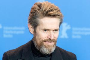 "The Last Thing He Wanted": Willem Dafoe spielt Anne Hathaways Vater