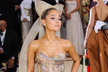 Ariana Grande schwebt mit Pete Davidson auf Wolke sieben Ariana Grande schwebt mit Pete Davidson auf Wolke sieben