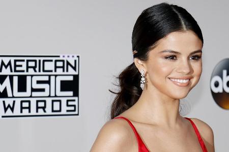 Selena Gomez wurde auf Instagram von Stefano Gabbana beleidigt Selena Gomez wurde auf Instagram von Stefano Gabbana beleidigt
