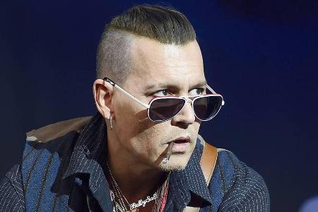 Johnny Depp hat ein explosives Interview zu seiner Pleite und dem Ehe-Aus mit Amber Heard gegeben Johnny Depp hat ein explosives Interview zu seiner Pleite und dem Ehe-Aus mit Amber Heard gegeben