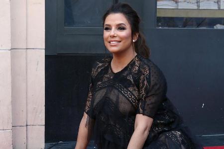 Die schwangere Eva Longoria bei der Enthüllung ihres Sterns auf dem Walk of Fame im April Die schwangere Eva Longoria bei der Enthüllung ihres Sterns auf dem Walk of Fame im April