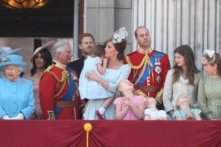 Einzig bei Prinzessin Charlotte sank die Stimmung kurzzeitig - zum Glück konnte sie Mama Kate umgehend trösten Einzig bei Prinzessin Charlotte sank die Stimmung kurzzeitig - zum Glück konnte sie Mama Kate umgehend trösten