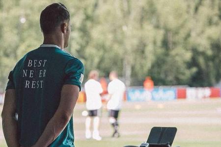 Manuel Neuer blickt nach vorne Manuel Neuer blickt nach vorne