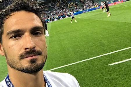 Er darf nur anfeuern: Nervenkitzel pur für Mats Hummels Er darf nur anfeuern: Nervenkitzel pur für Mats Hummels