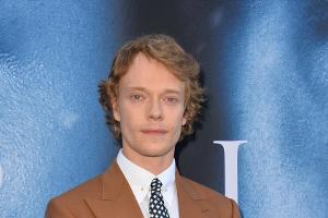"GoT"-Star Alfie Allen: Von Westeros in den Zweiten Weltkrieg