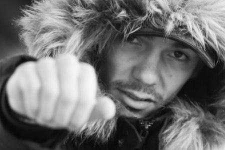 Rapper Capital Bra landet einen Nummer-eins-Hit nach dem nächsten Rapper Capital Bra landet einen Nummer-eins-Hit nach dem nächsten