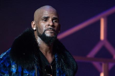 R. Kelly sieht sich weiteren schweren Vorwürfen gegenüber R. Kelly sieht sich weiteren schweren Vorwürfen gegenüber