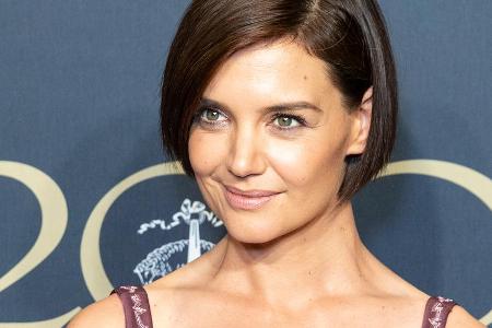 Katie Holmes hat sich zum ersten Mal seit 2013 zu ihrer Beziehung geäußert Katie Holmes hat sich zum ersten Mal seit 2013 zu ihrer Beziehung geäußert