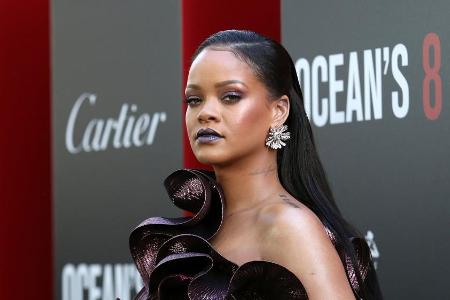 Rihanna: Identität geklaut und zwei Jahre älter gemacht Rihanna: Identität geklaut und zwei Jahre älter gemacht