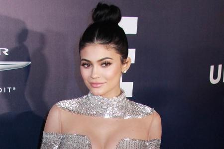 Kylie Jenner macht sich Sorgen um das Wohl ihrer kleinen Tochter Stormi Kylie Jenner macht sich Sorgen um das Wohl ihrer kleinen Tochter Stormi