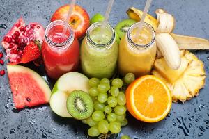 Drei bunte Sommer-Smoothies, die immer gelingen