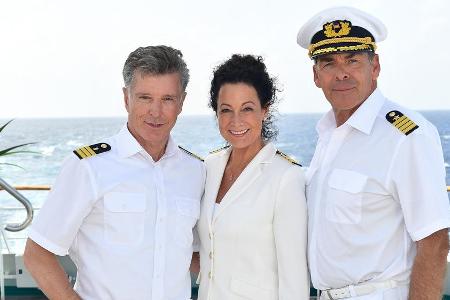 Hanna Liebhold (Barabara Wussow), die neue Hoteldirektorin, zusammen mit Kapitän Viktor Burger (Sascha Hehn, r.) und Dr. Wol... Hanna Liebhold (Barabara Wussow), die neue Hoteldirektorin, zusammen mit Kapitän Viktor Burger (Sascha Hehn, r.) und Dr. Wol...
