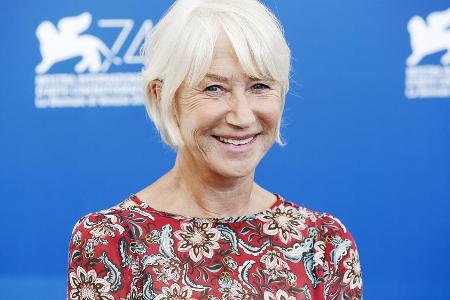 Helen Mirren strahlt mit ihren 72 Jahren immer noch frisch und jugendlich Helen Mirren strahlt mit ihren 72 Jahren immer noch frisch und jugendlich