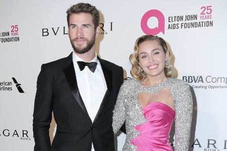 Liam Hemsworth und Miley Cyrus auf der Oscar-Party von Elton John Liam Hemsworth und Miley Cyrus auf der Oscar-Party von Elton John