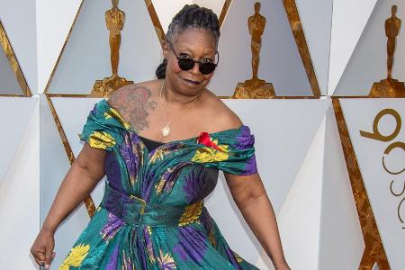 Whoopi Goldberg fühlte sich in dem Kleid von Christian Siriano sichtlich wohl Whoopi Goldberg fühlte sich in dem Kleid von Christian Siriano sichtlich wohl