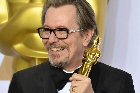 Gary Oldman freut sich über seinen Oscar für seine Performance in Gary Oldman freut sich über seinen Oscar für seine Performance in