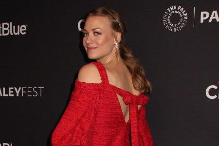Serien-Star Yvonne Strahovski mit verführerischer Rückenansicht Serien-Star Yvonne Strahovski mit verführerischer Rückenansicht