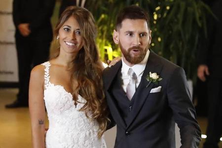 Ein Foto von der Hochzeit: Lionel Messi mit seiner Frau Antonella Ein Foto von der Hochzeit: Lionel Messi mit seiner Frau Antonella