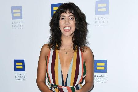 Serien-Star Stepahnie Beatriz setzt auf farbenfrohe Streifen Serien-Star Stepahnie Beatriz setzt auf farbenfrohe Streifen