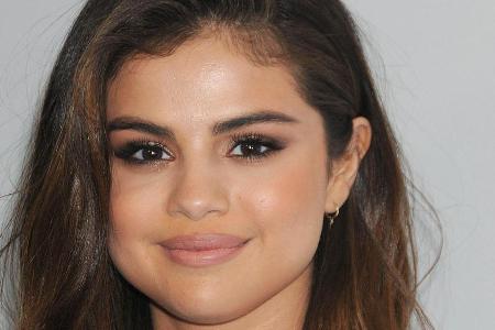 Neben ihrer Leidenschaft für Musik hat Selena Gomez auch ein Faible für Mode Neben ihrer Leidenschaft für Musik hat Selena Gomez auch ein Faible für Mode