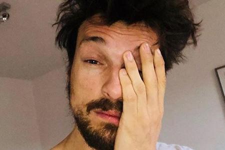 Florian David Fitz sieht auf seinem neusten Selfie noch ziemlich müde aus Florian David Fitz sieht auf seinem neusten Selfie noch ziemlich müde aus