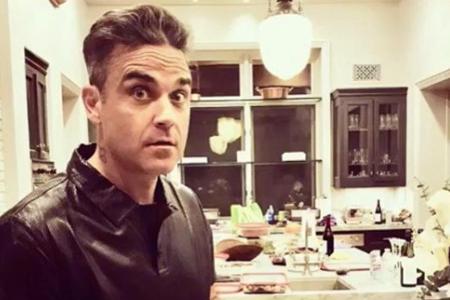 Robbie Williams hat sich schon so auf den Kuchen gefreut Robbie Williams hat sich schon so auf den Kuchen gefreut