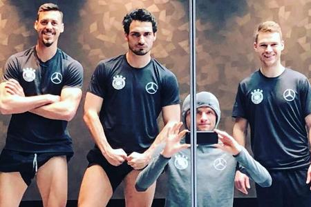 Haben Spaß bei der Nationalmannschaft: Sandro Wagner (v.l.), Mats Hummels, Thomas Müller und Joshua Kimmich Haben Spaß bei der Nationalmannschaft: Sandro Wagner (v.l.), Mats Hummels, Thomas Müller und Joshua Kimmich
