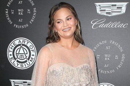 Chrissy Teigen erwartet derzeit ihr zweites Kind mit Ehemann John Legend Chrissy Teigen erwartet derzeit ihr zweites Kind mit Ehemann John Legend