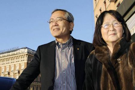 Ei-ichi Negishi und seine Frau Surima 2010 in Stockholm Ei-ichi Negishi und seine Frau Surima 2010 in Stockholm