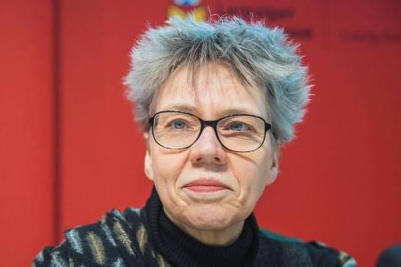 Esther Kinsky gewinnt für ihr Buch Esther Kinsky gewinnt für ihr Buch