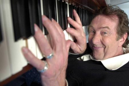 Eric Idle war bei Monty Python meist der Mann fürs Musikalische und feierte auch am Broadway Erfolge Eric Idle war bei Monty Python meist der Mann fürs Musikalische und feierte auch am Broadway Erfolge