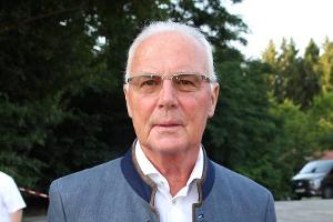 Franz Beckenbauer hat jetzt eine künstliche Hüfte