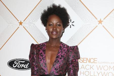 Volltreffer! Lupita Nyong'o im stylischen Minikleid beim Black Women In Hollywood Lunch Volltreffer! Lupita Nyong'o im stylischen Minikleid beim Black Women In Hollywood Lunch