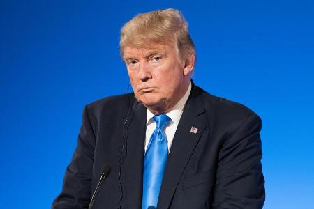 Donald Trumps Streit mit dem ehemaligen Porno-Star Stormy Daniels spitzt sich zu Donald Trumps Streit mit dem ehemaligen Porno-Star Stormy Daniels spitzt sich zu