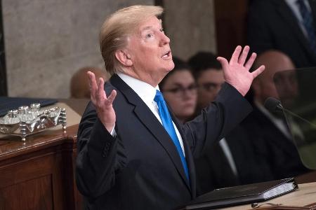 Donald Trump wurde im November 2016 zum 45. Präsidenten der Vereinigten Staaten gewählt Donald Trump wurde im November 2016 zum 45. Präsidenten der Vereinigten Staaten gewählt