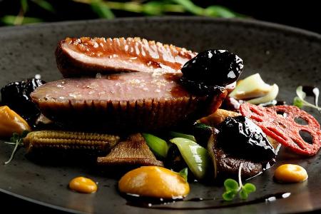 Frisches Fleisch, Fisch, Obst und Gemüse bilden die Basis vieler Fusion-Gerichte Frisches Fleisch, Fisch, Obst und Gemüse bilden die Basis vieler Fusion-Gerichte