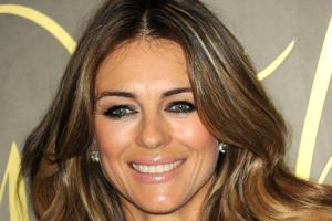 Elizabeth Hurley zeigt die schlimme Stichwunde ihres Neffen