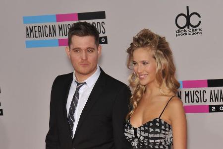 Michael Bublé und seine Frau Luisana Lopilato erwarten im Sommer ein Mädchen Michael Bublé und seine Frau Luisana Lopilato erwarten im Sommer ein Mädchen