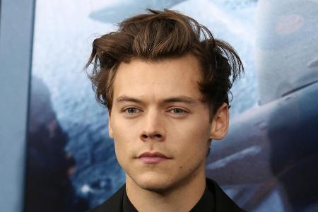 Bereit für eine neue Liebe? Harry Styles soll angeblich wieder solo unterwegs sein Bereit für eine neue Liebe? Harry Styles soll angeblich wieder solo unterwegs sein
