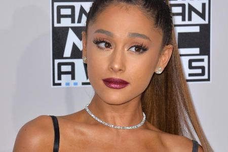 Ariana Grande kann ihrem Verlobten den Scherz nachsehen Ariana Grande kann ihrem Verlobten den Scherz nachsehen