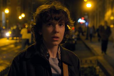 Eleven, gespielt von Millie Bobby Brown, in der zweiten Staffel von Eleven, gespielt von Millie Bobby Brown, in der zweiten Staffel von