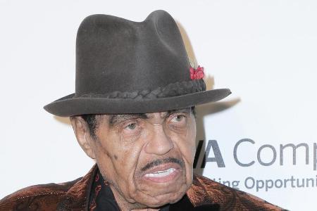 Joe Jackson wurde am Montag beigesetzt Joe Jackson wurde am Montag beigesetzt