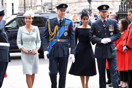 Herzogin Kate (v.l.) mit Prinz William, Herzogin Meghan und Prinz Harry auf dem Weg in die Westminster Abbey Herzogin Kate (v.l.) mit Prinz William, Herzogin Meghan und Prinz Harry auf dem Weg in die Westminster Abbey