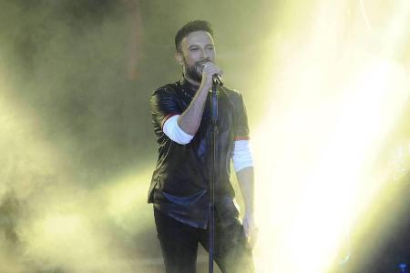 Tarkan bei einem Konzert in Istanbul